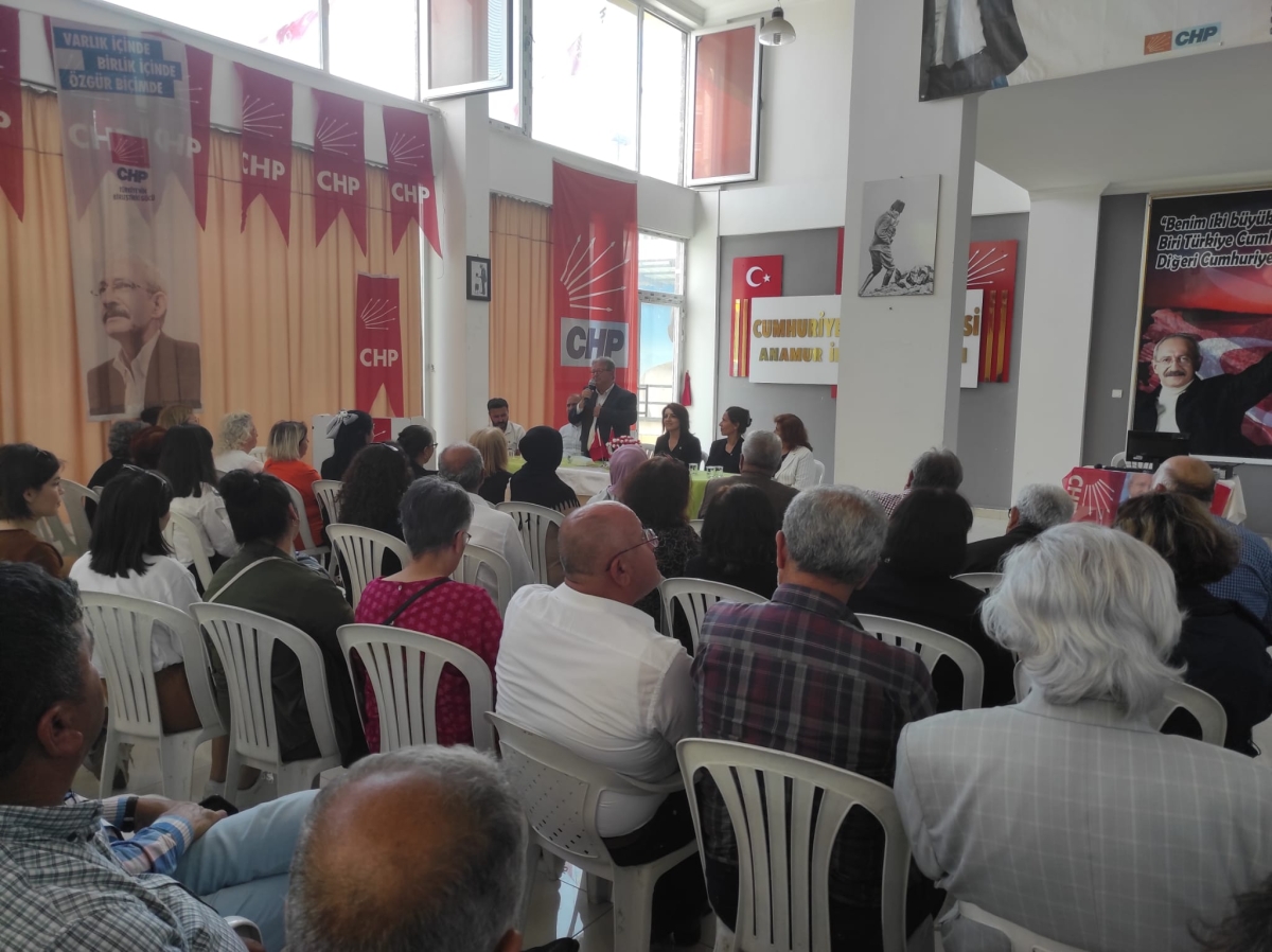 CHP’liler Milletvekili Adayı Gülcan Kış’ı bağrına bastı..