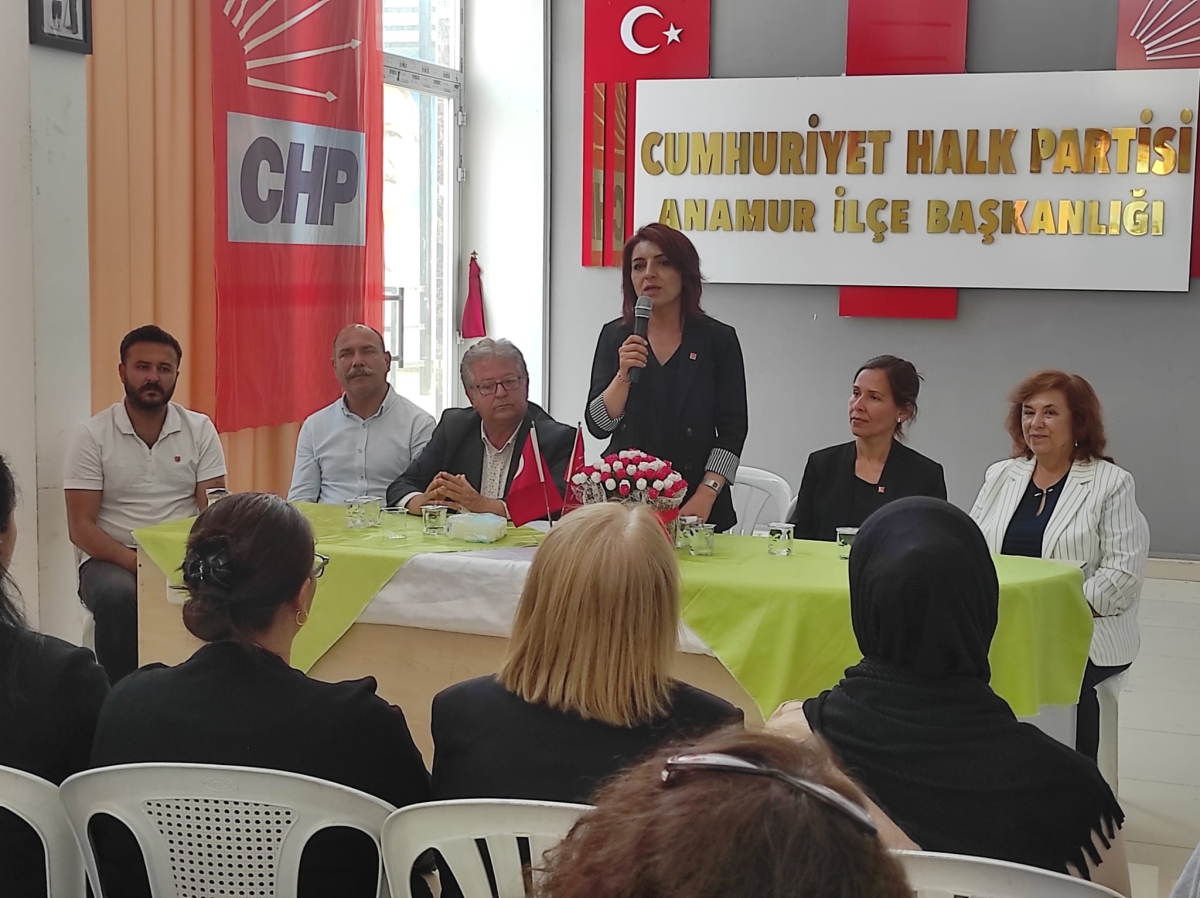 CHP’liler Milletvekili Adayı Gülcan Kış’ı bağrına bastı..
