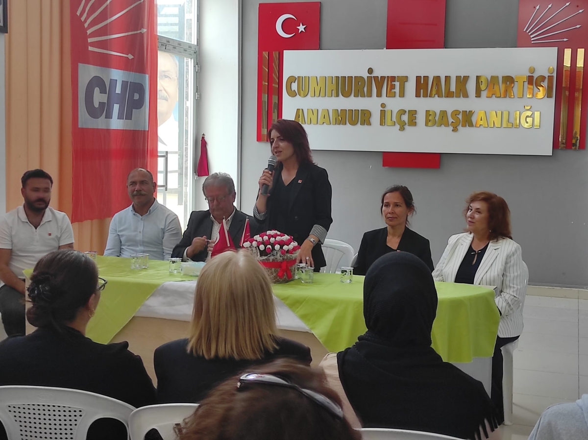 CHP’liler Milletvekili Adayı Gülcan Kış’ı bağrına bastı..