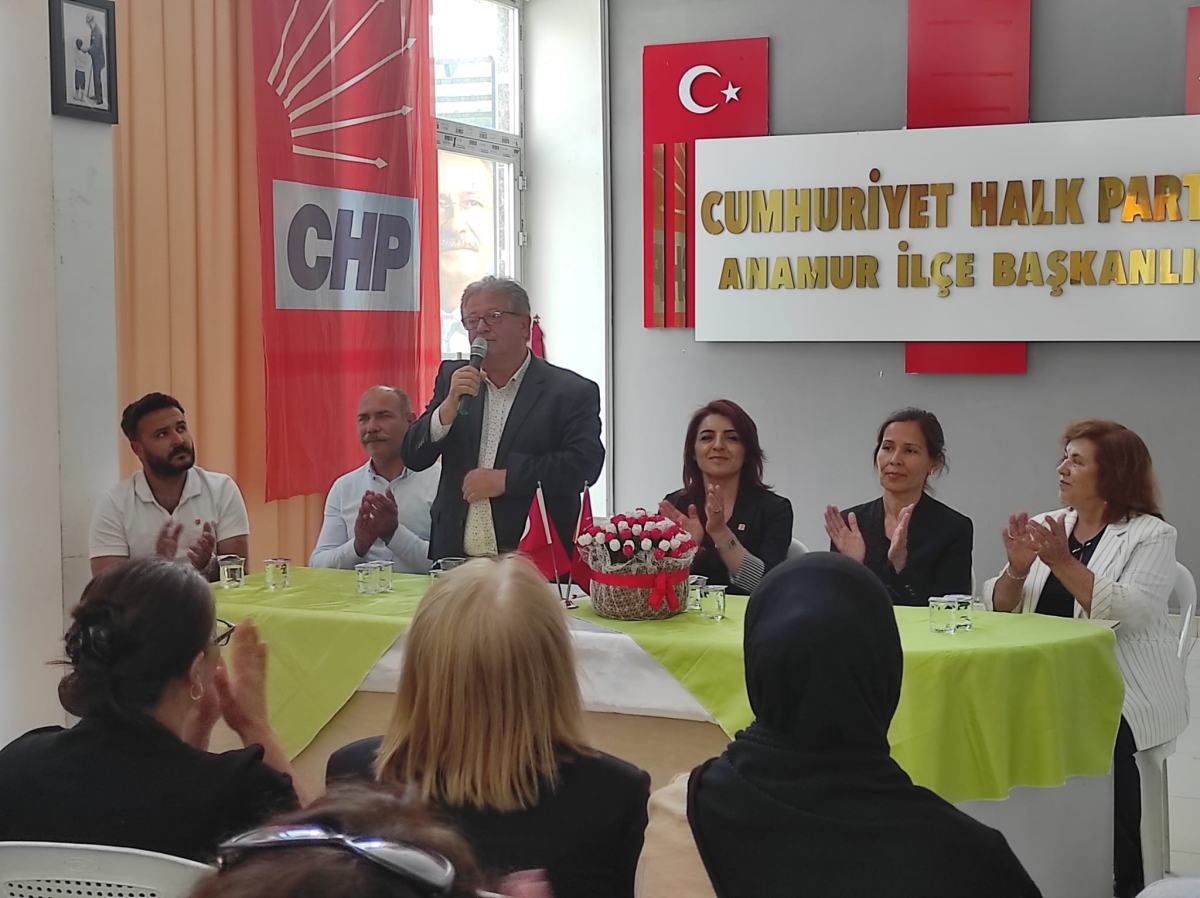 CHP’liler Milletvekili Adayı Gülcan Kış’ı bağrına bastı..