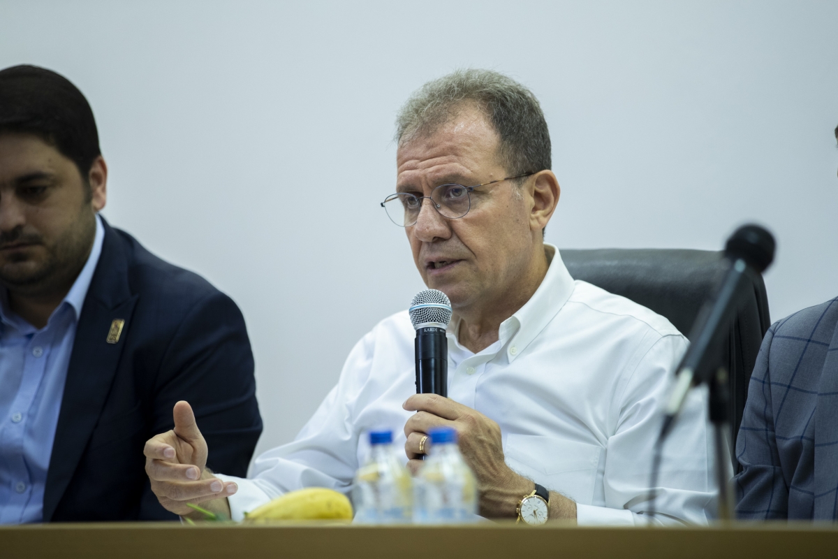 BAŞKAN SEÇER ANAMUR'A ÇIKARMA YAPTI