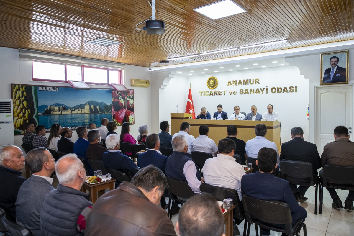 BAŞKAN SEÇER ANAMUR'A ÇIKARMA YAPTI