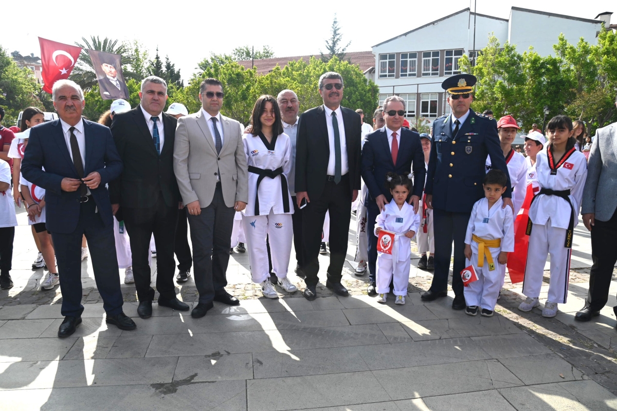 Anamur’da 19 Mayıs Atatürk’ü Anma Gençlik ve Spor Bayramı Coşkuyla Kutlandı