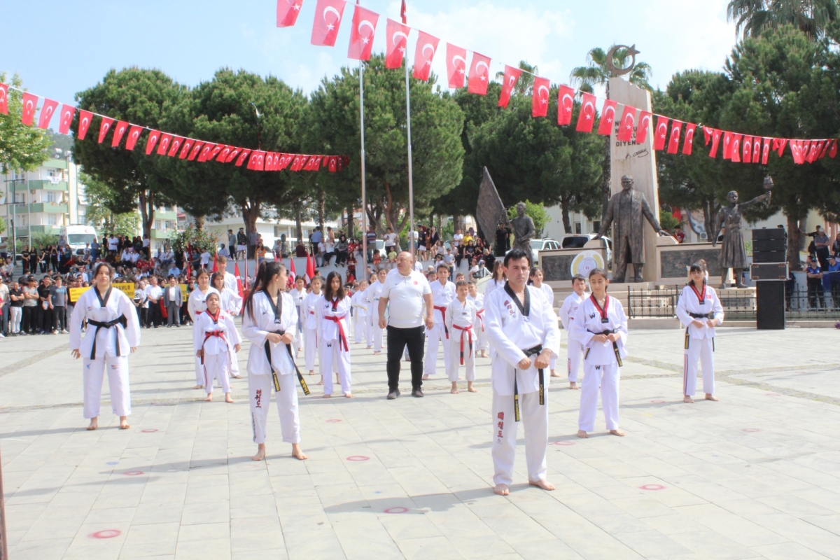 Anamur’da 19 Mayıs Atatürk’ü Anma Gençlik ve Spor Bayramı Coşkuyla Kutlandı