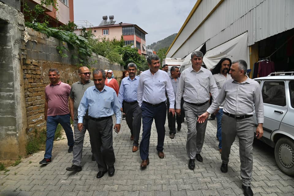 Cumhur İttifakı İlçe Başkanları ve Belediye Başkanından Anamur’da Pazar Ziyareti..