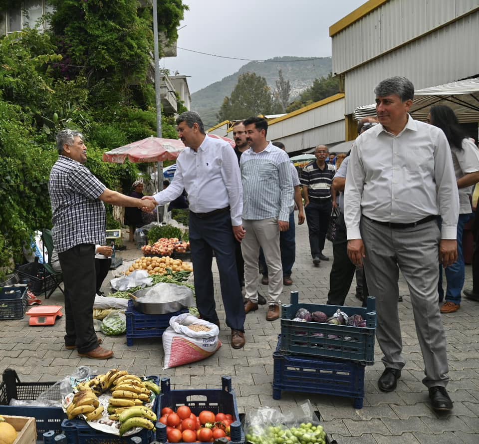 Cumhur İttifakı İlçe Başkanları ve Belediye Başkanından Anamur’da Pazar Ziyareti..