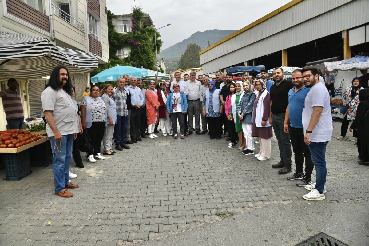 Cumhur İttifakı İlçe Başkanları ve Belediye Başkanından Anamur’da Pazar Ziyareti..