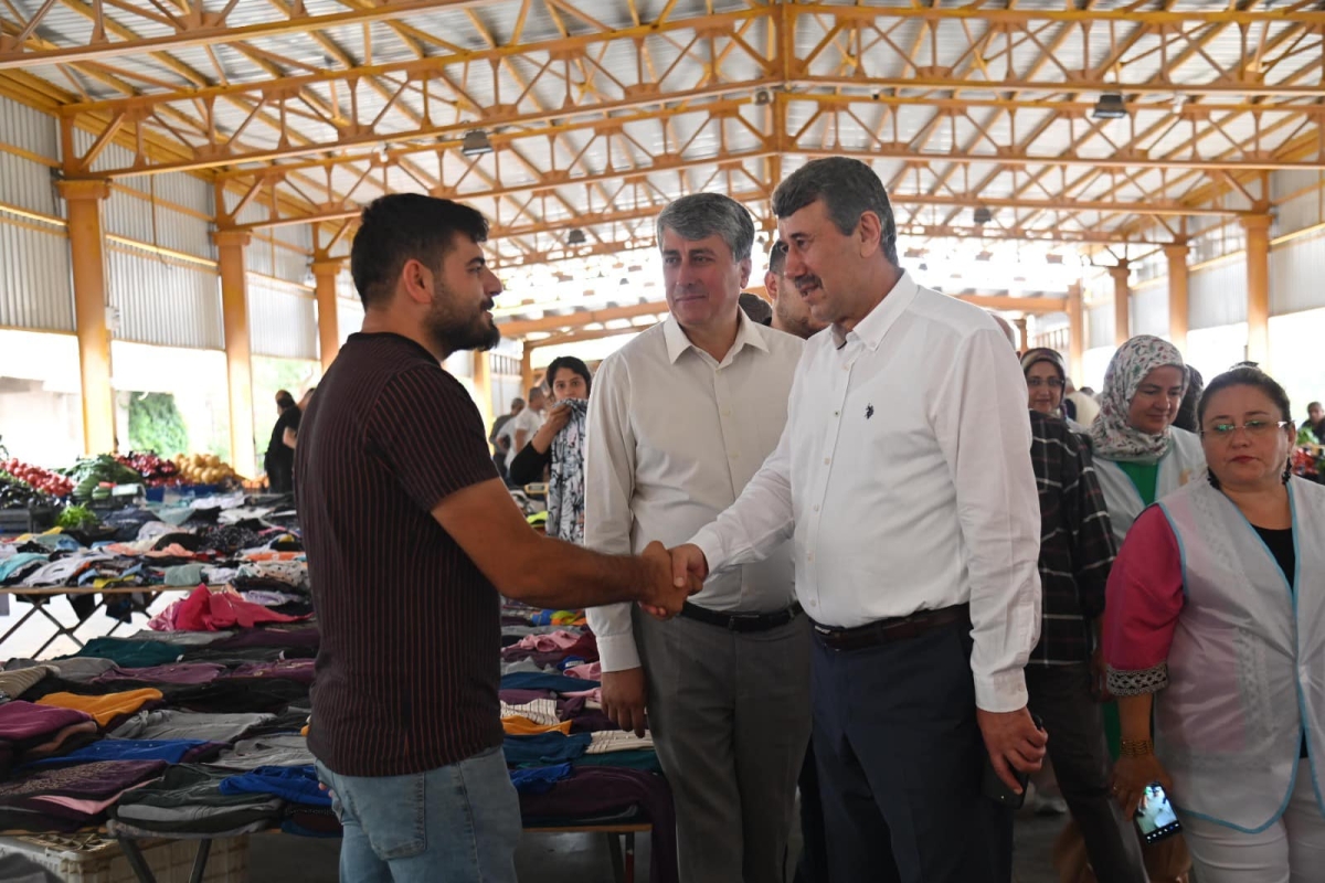 Cumhur İttifakı İlçe Başkanları ve Belediye Başkanından Anamur’da Pazar Ziyareti..