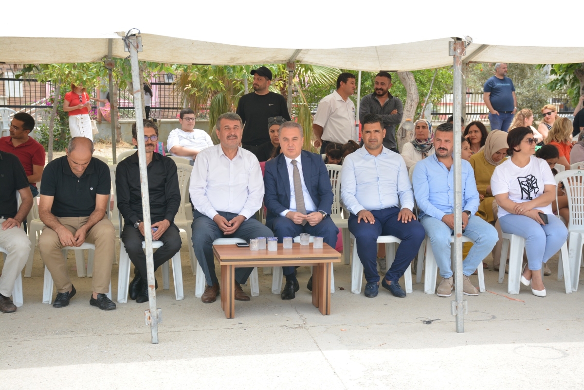 Akdeniz İlkokulunda “Geri Dönüşüm” Temalı Defile Dikkat Çekti