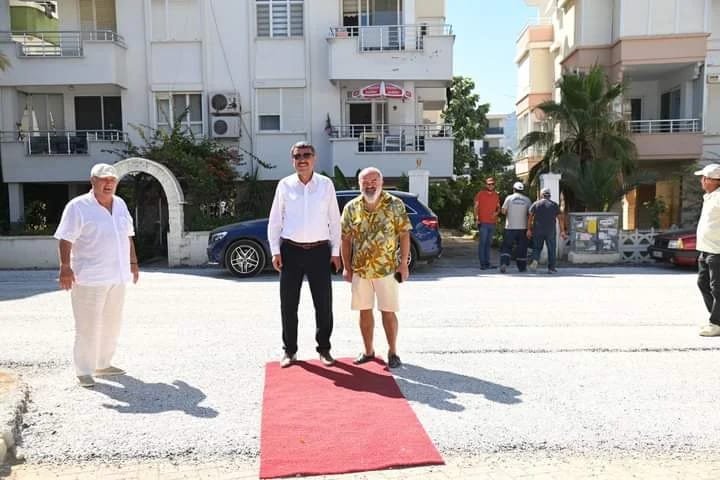 Yolları Asfaltlandı, Başkan Kılınç'ı Kırmızı Halı İle Karşıladı.