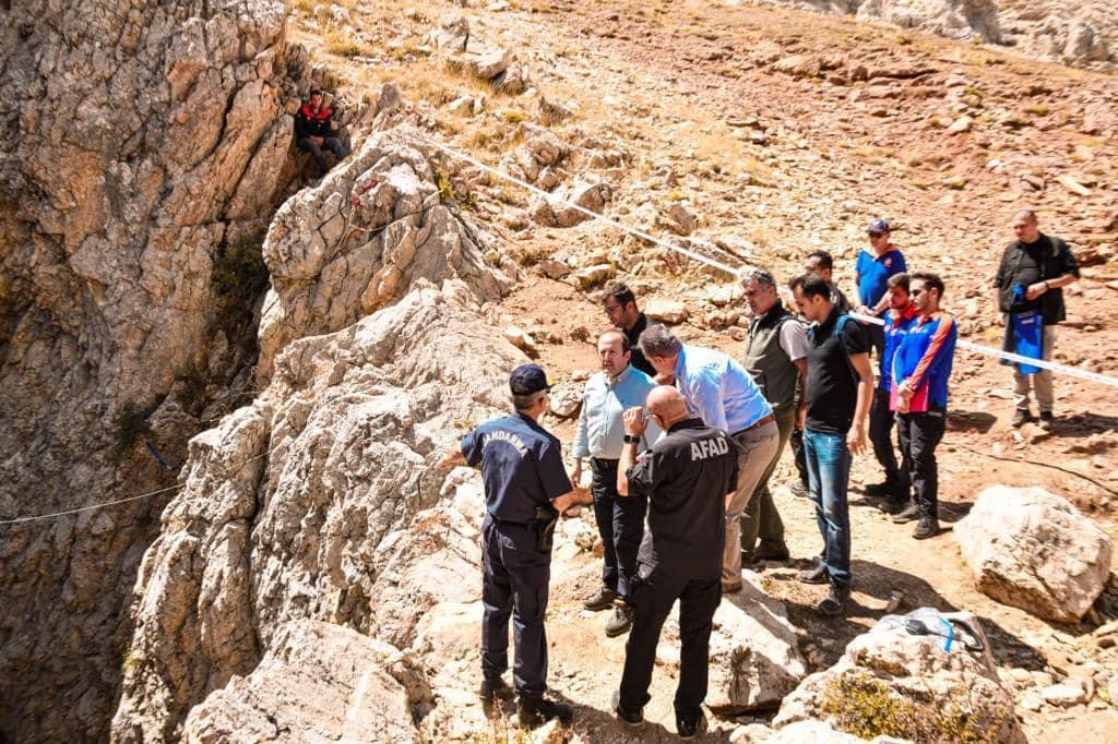 Mersin Valisi Pehvihan Morca Mağarasındaki Tahliye Çalışmalarını Yerinde İnceledi..