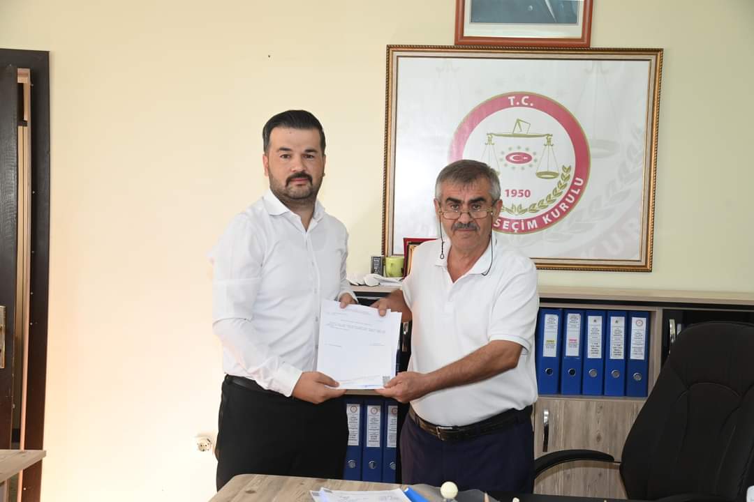 Milliyetçi Hareket Partisi İlçe Başkanı Mehmet Yayla Mazbatasını Aldı..