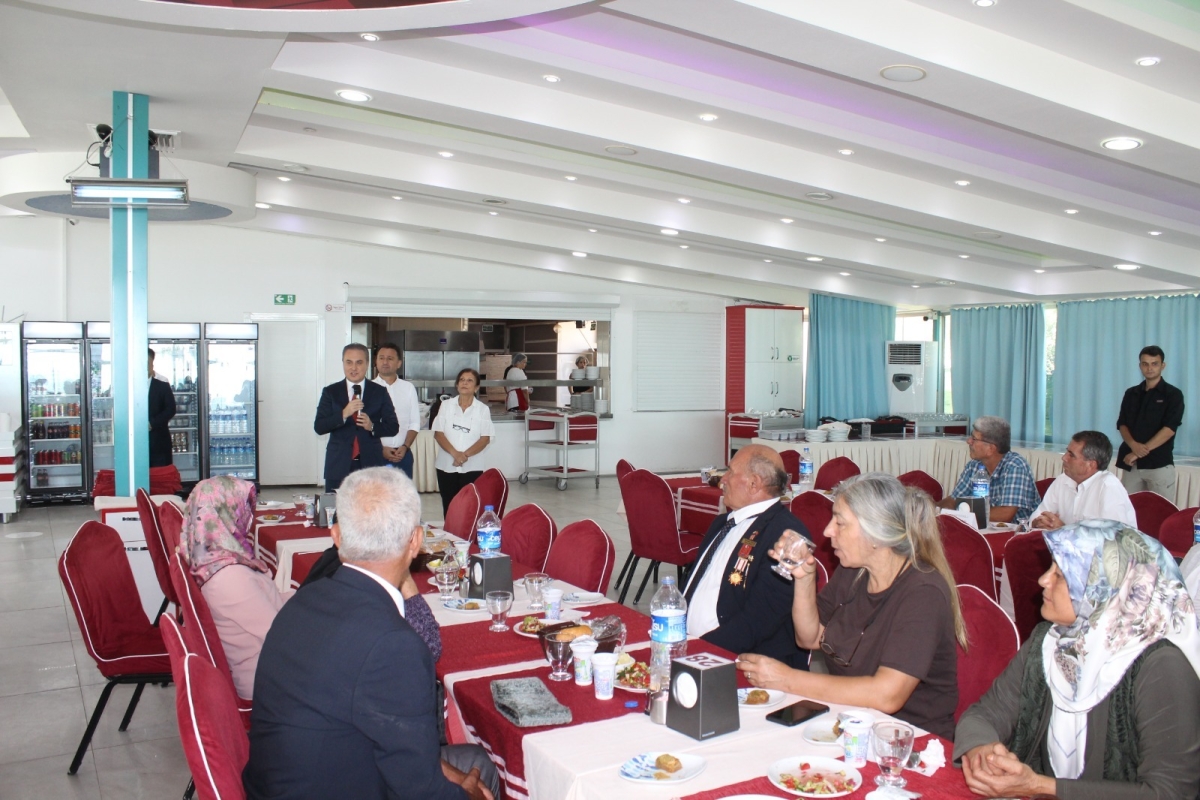 19 Eylül Gaziler Günü İlçemizde Çelenk Sunma Töreni ile Kutlandı