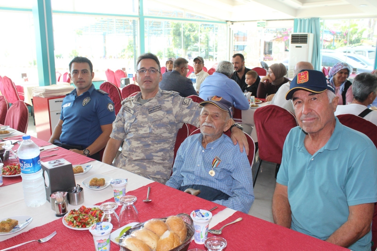 19 Eylül Gaziler Günü İlçemizde Çelenk Sunma Töreni ile Kutlandı