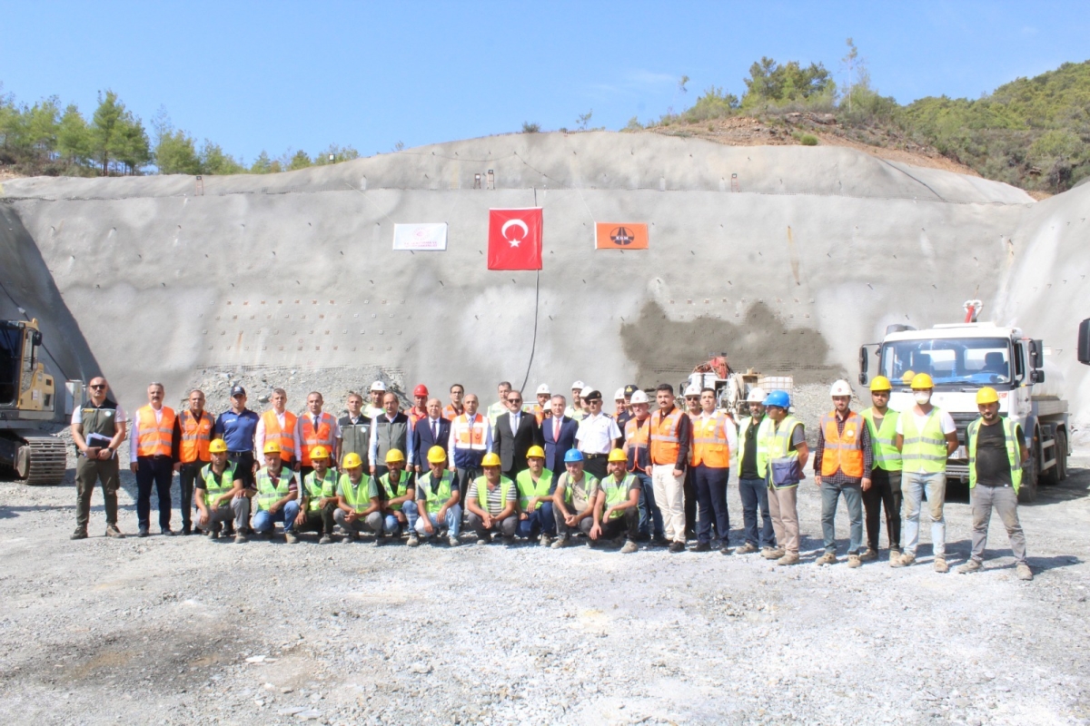Mersin Valisi Ali Hamza Pehlivan Anamur’da Bir Takım İncelemeler ve Temaslarda bulundu.
