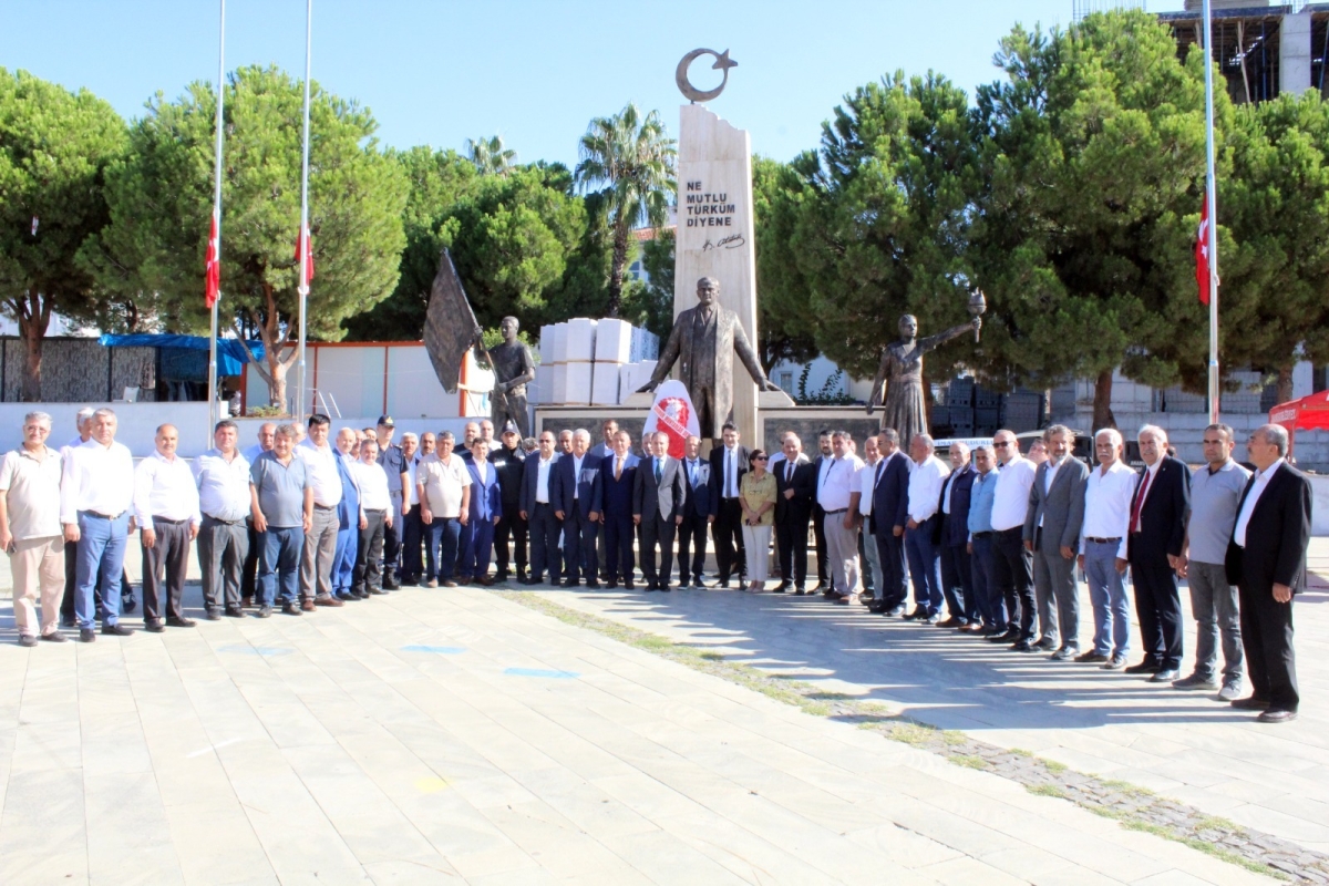 19 Ekim Muhtar Günü Dolayısıyla Anamur’da Çelenk Sunma Töreni Düzenlendi.