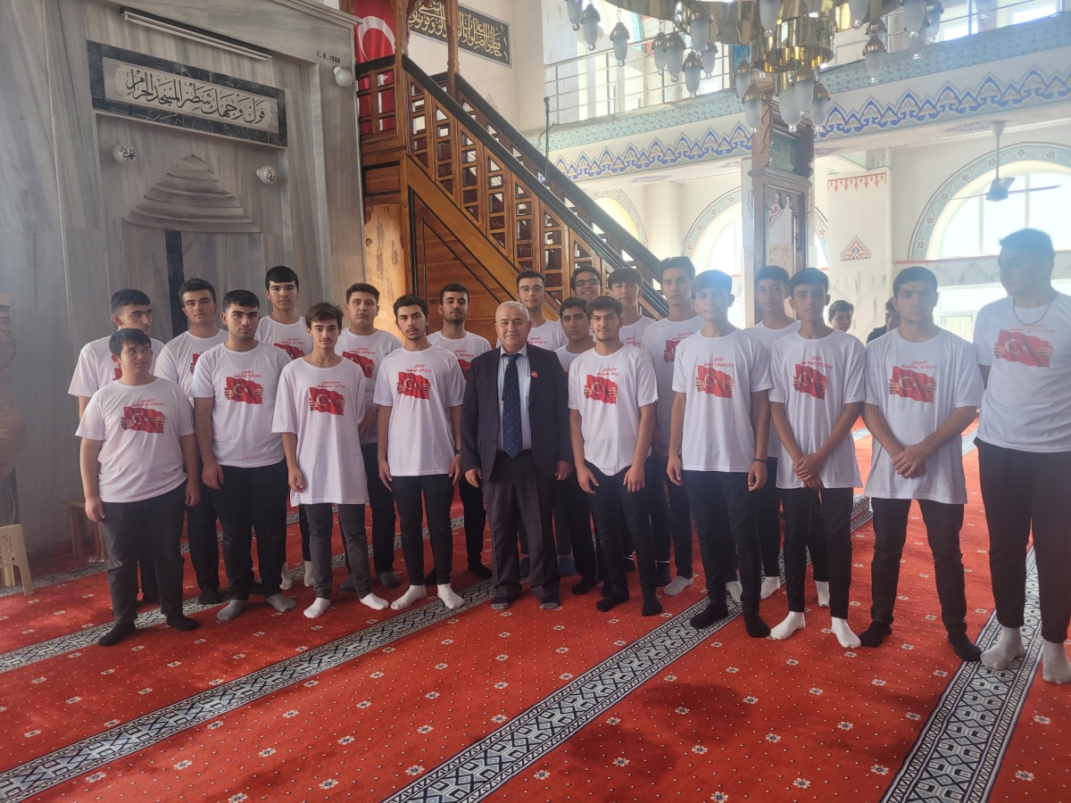 “100. Yılda Şehitlerimiz Aramızda” Programı Yoğun İlgi Gördü..