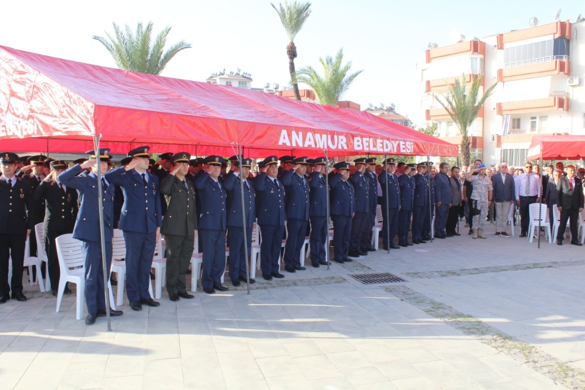 Anamur’da 10 Kasım Atatürk’ü Anama ve Çelenk Sunma Töreni düzenledi