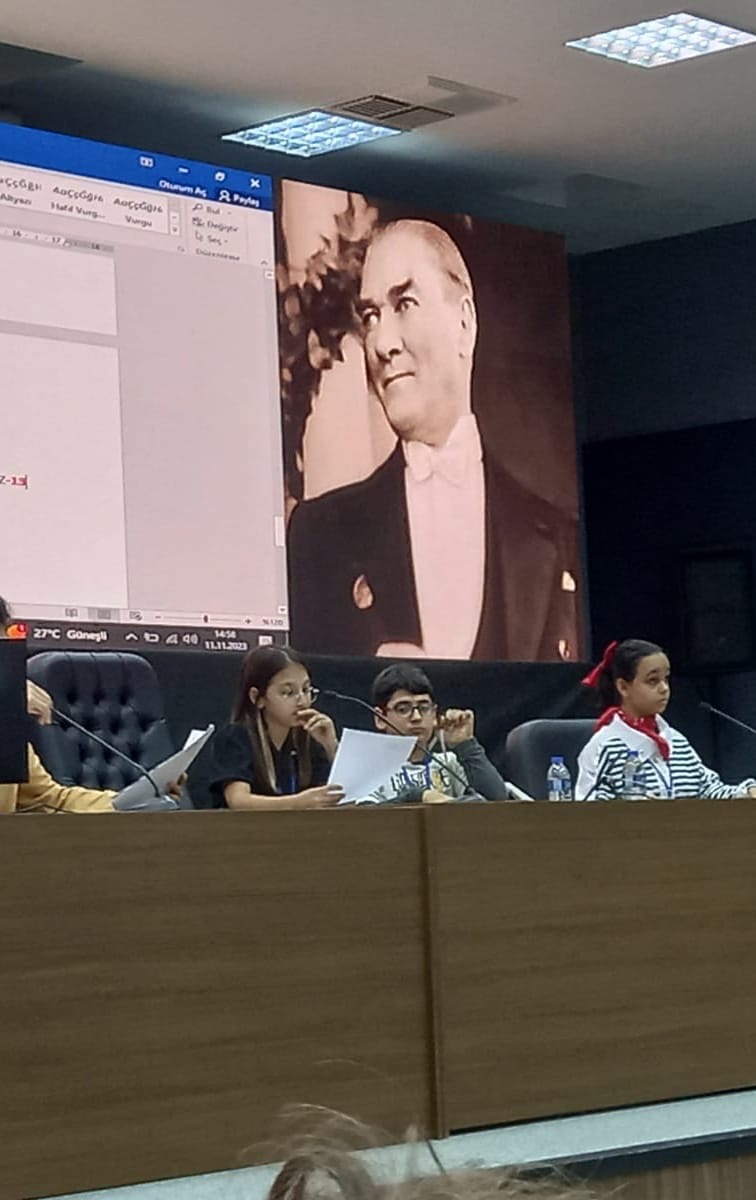 Mersin Büyükşehir Çocuk Meclisi İlk Başkanı Anamur'dan Meriç Yeşilçayır Oldu Kaynak Linki = https://www.anamurmanset.com/haber/mersin-buyuksehir-cocuk-meclisi-ilk-baskani-anamurdan-meric-yesilcayir-oldu-27579?fbclid=IwAR1BIT