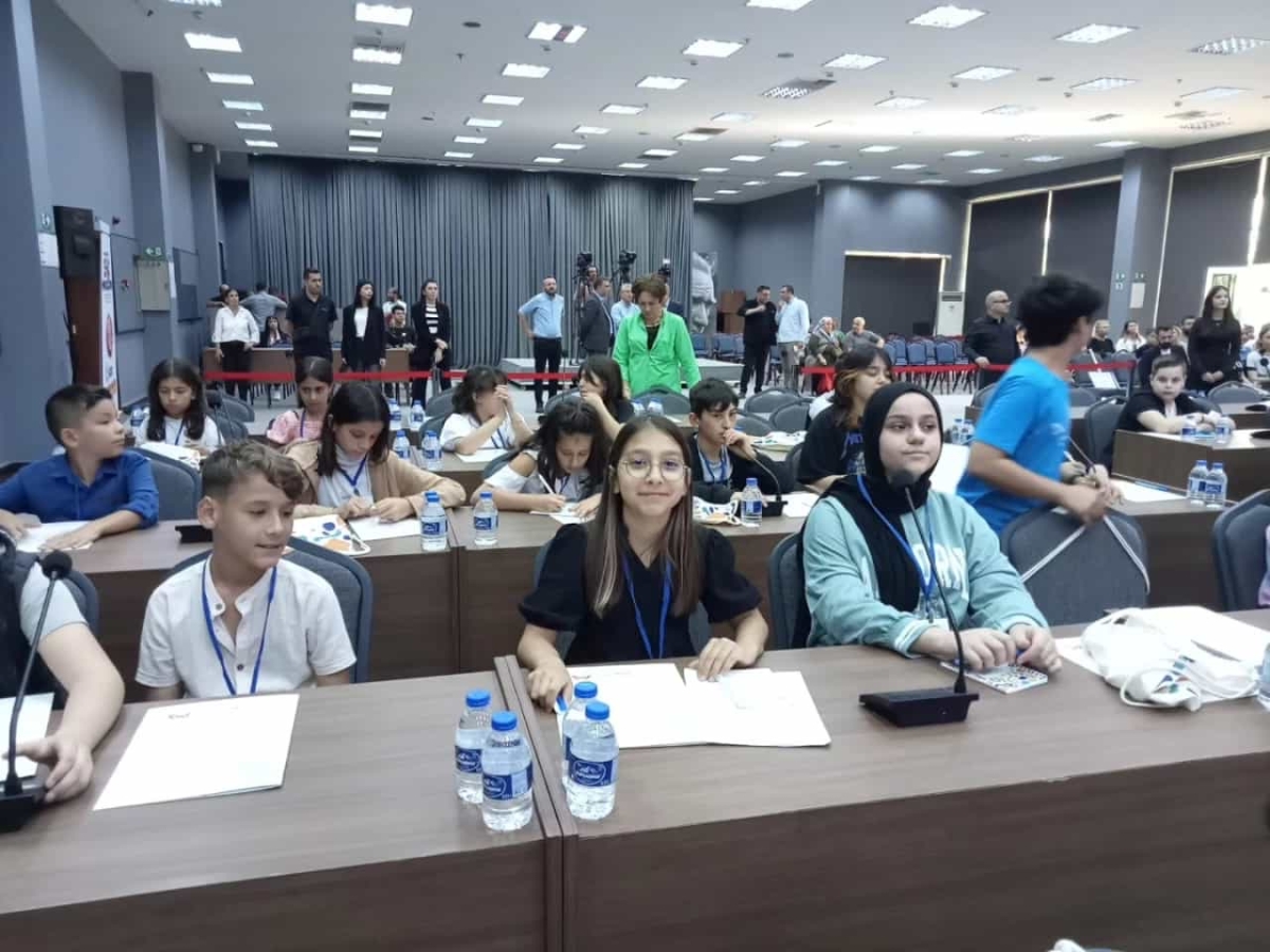 Mersin Büyükşehir Çocuk Meclisi İlk Başkanı Anamur'dan Meriç Yeşilçayır Oldu Kaynak Linki = https://www.anamurmanset.com/haber/mersin-buyuksehir-cocuk-meclisi-ilk-baskani-anamurdan-meric-yesilcayir-oldu-27579?fbclid=IwAR1BIT
