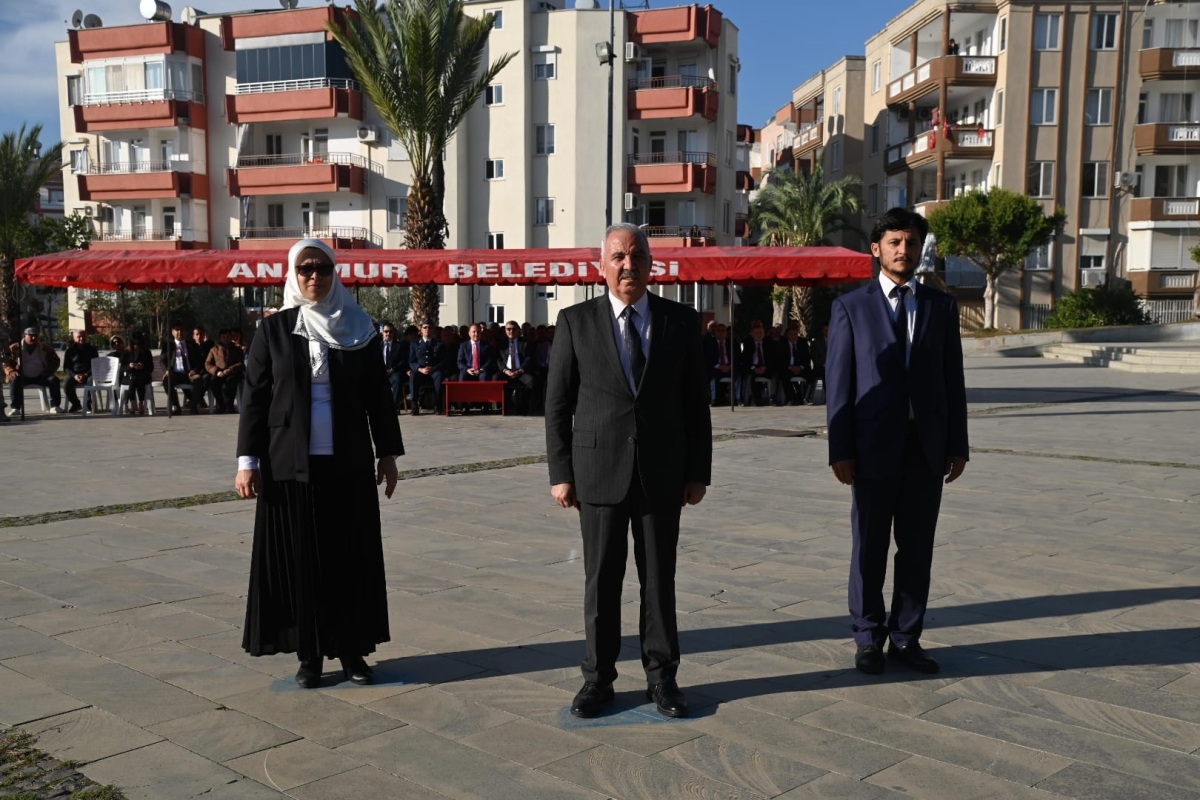 Anamur’da 24 Kasım Öğretmenler Gününde Çelenk Sunma Töreni Gerçekleşti..