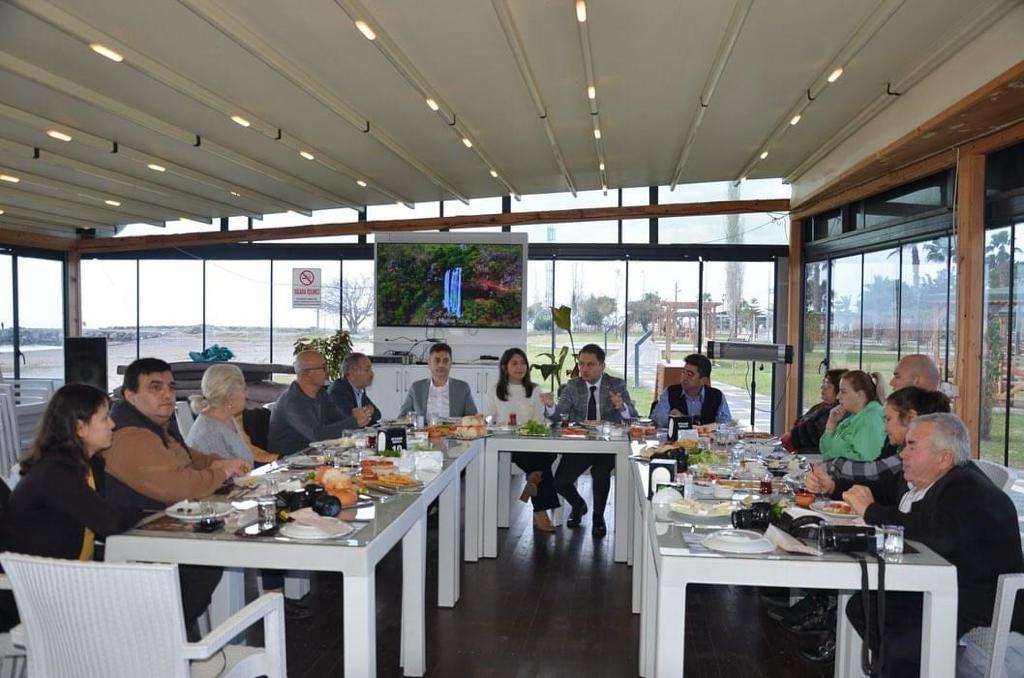 CHP Belediye Başkan A.Adayı AYHAN Pazar Kahvaltısında Gazetecilerle Buluştu..