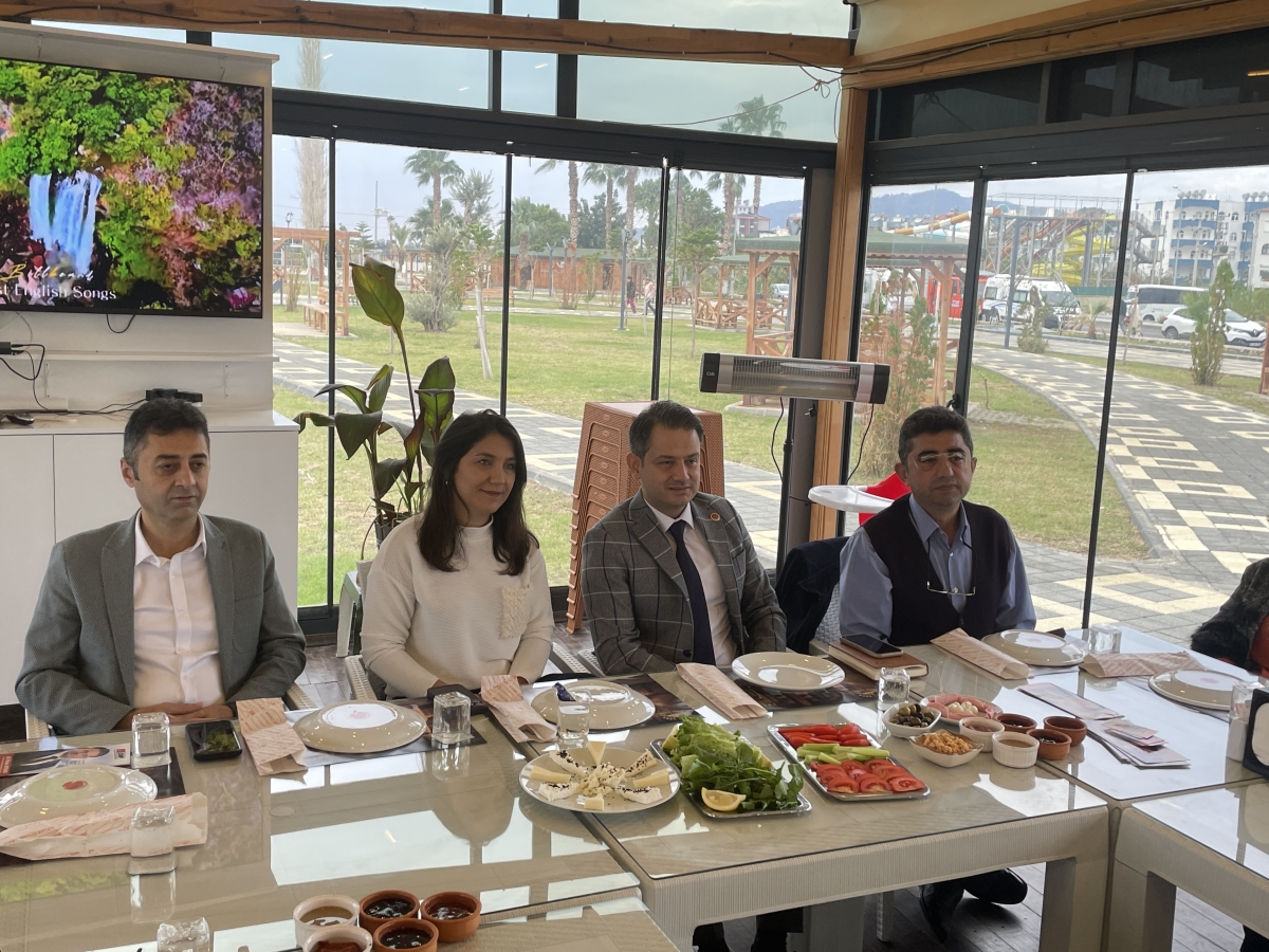 CHP Belediye Başkan A.Adayı AYHAN Pazar Kahvaltısında Gazetecilerle Buluştu..
