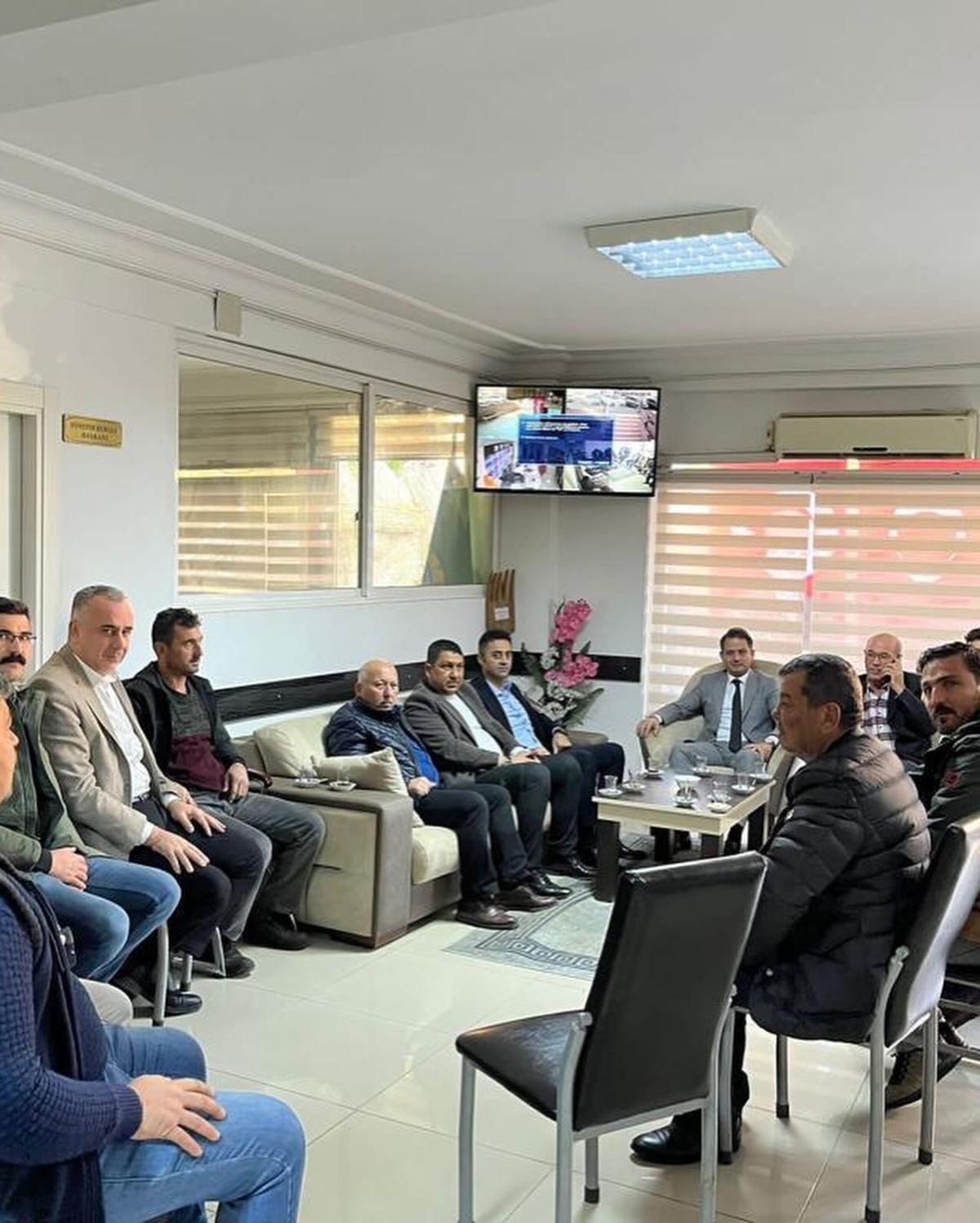 CHP’li Ayhan, Meslek Odalarına ziyaretlerini sürdürüyor