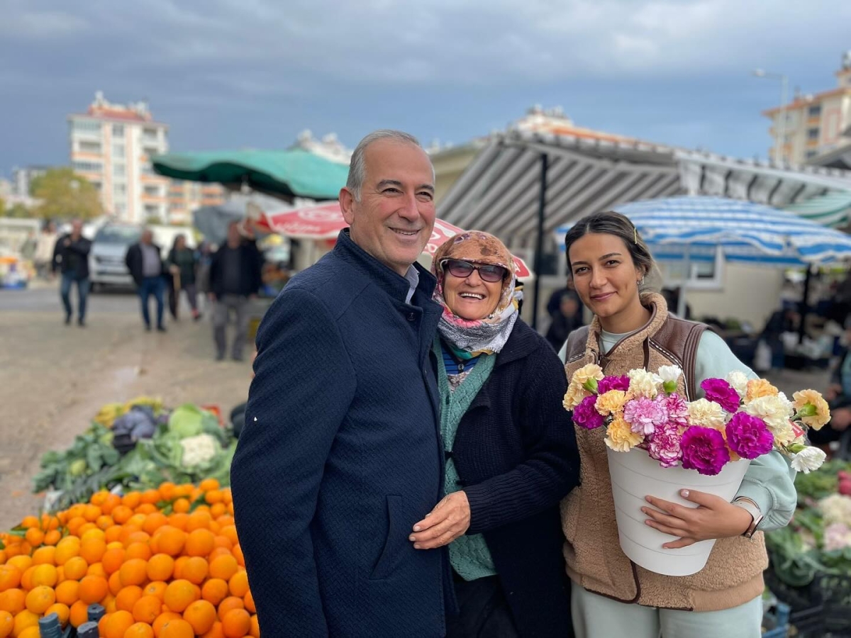 CHP Anamur Belediye Başkan A.Adayı Durmuş Deniz Pazar Esnafının Yeni Yılını Kutladı.