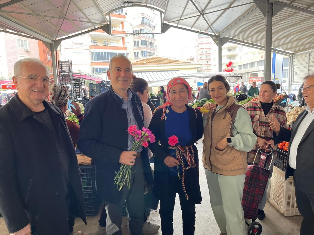 CHP Anamur Belediye Başkan A.Adayı Durmuş Deniz Pazar Esnafının Yeni Yılını Kutladı.