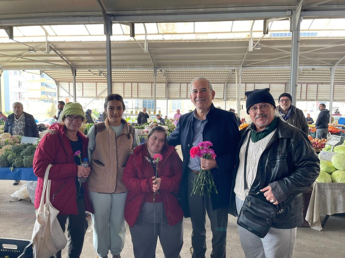 CHP Anamur Belediye Başkan A.Adayı Durmuş Deniz Pazar Esnafının Yeni Yılını Kutladı.