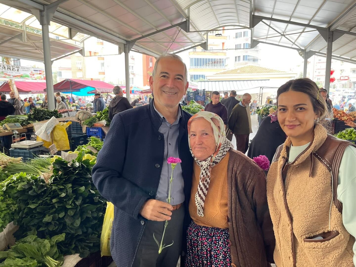 CHP Anamur Belediye Başkan A.Adayı Durmuş Deniz Pazar Esnafının Yeni Yılını Kutladı.