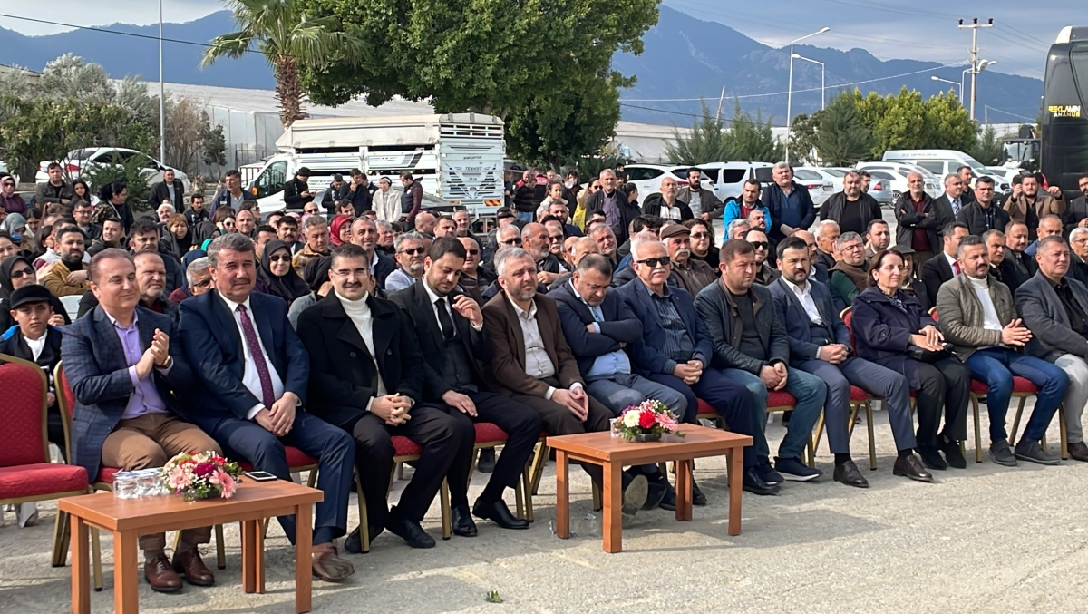 Anamur Belediye Başkanlığı tarafından tadilat çalışmaları tamamlanan şehir stadyumu hizmete açıldı.