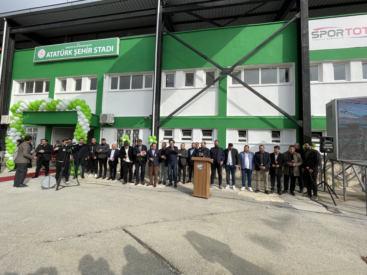 Anamur Belediye Başkanlığı tarafından tadilat çalışmaları tamamlanan şehir stadyumu hizmete açıldı.