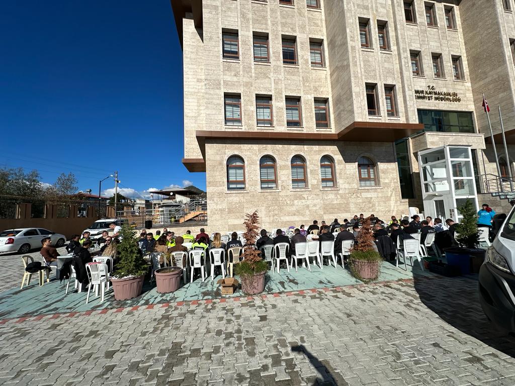 Anamur İlçe Emniyet Müdürü UMAR, Emniyet Personeline Moral Yemeği Düzenledi..