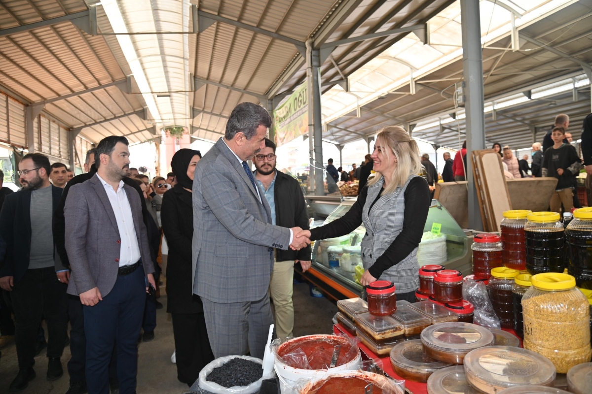 Başkan Kılınç Cumhur İttifakı Olarak Pazar Esnafını Ziyaret etti.