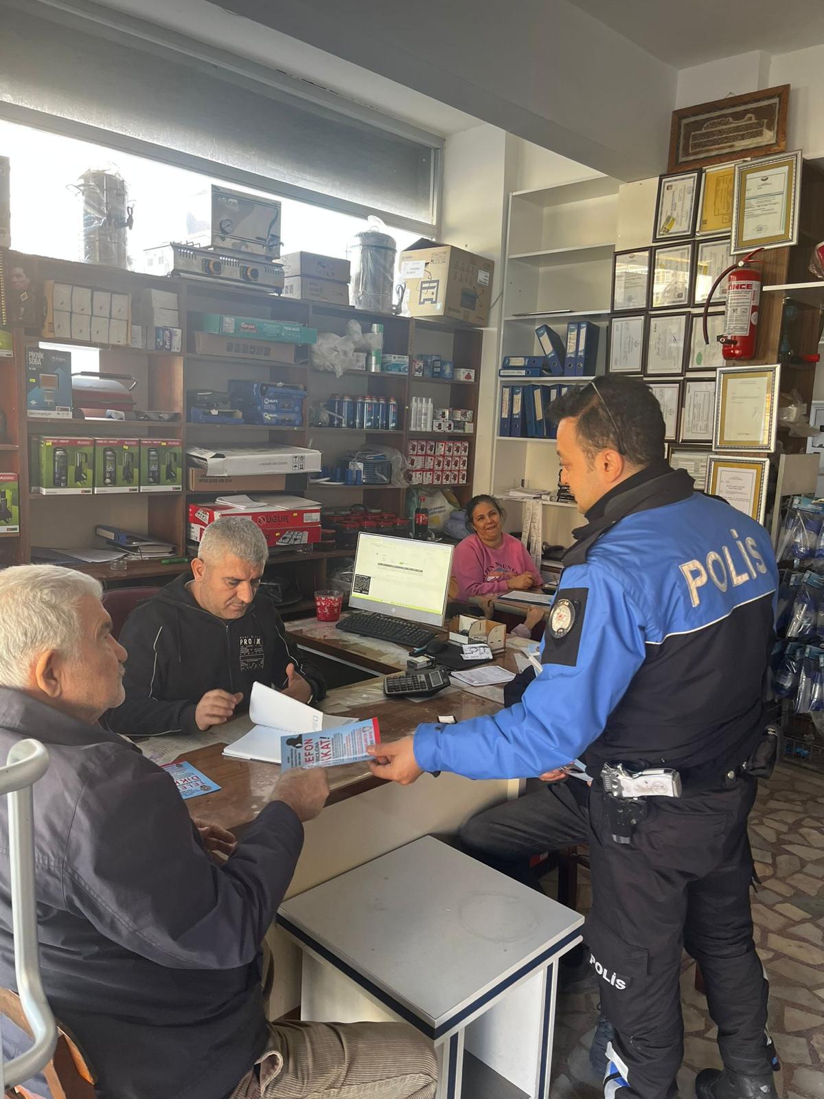 Anamur’da Polis Vatandaşı Telefon Dolandırıcılığına Karşı Uyardı..