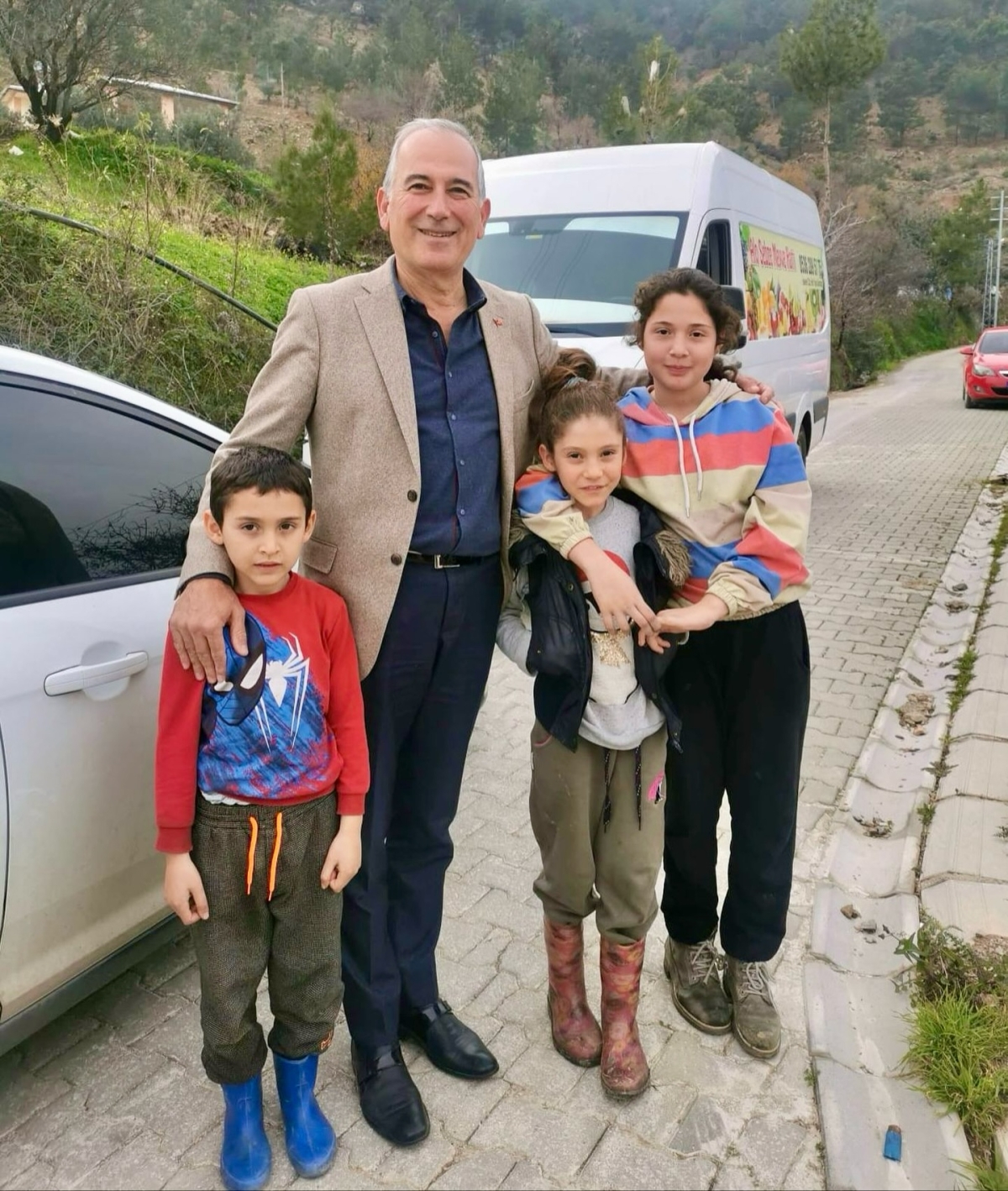 CHP Anamur Belediye Başkan Adayı Durmuş Deniz Gönüller kazanmaya devam ediyor.