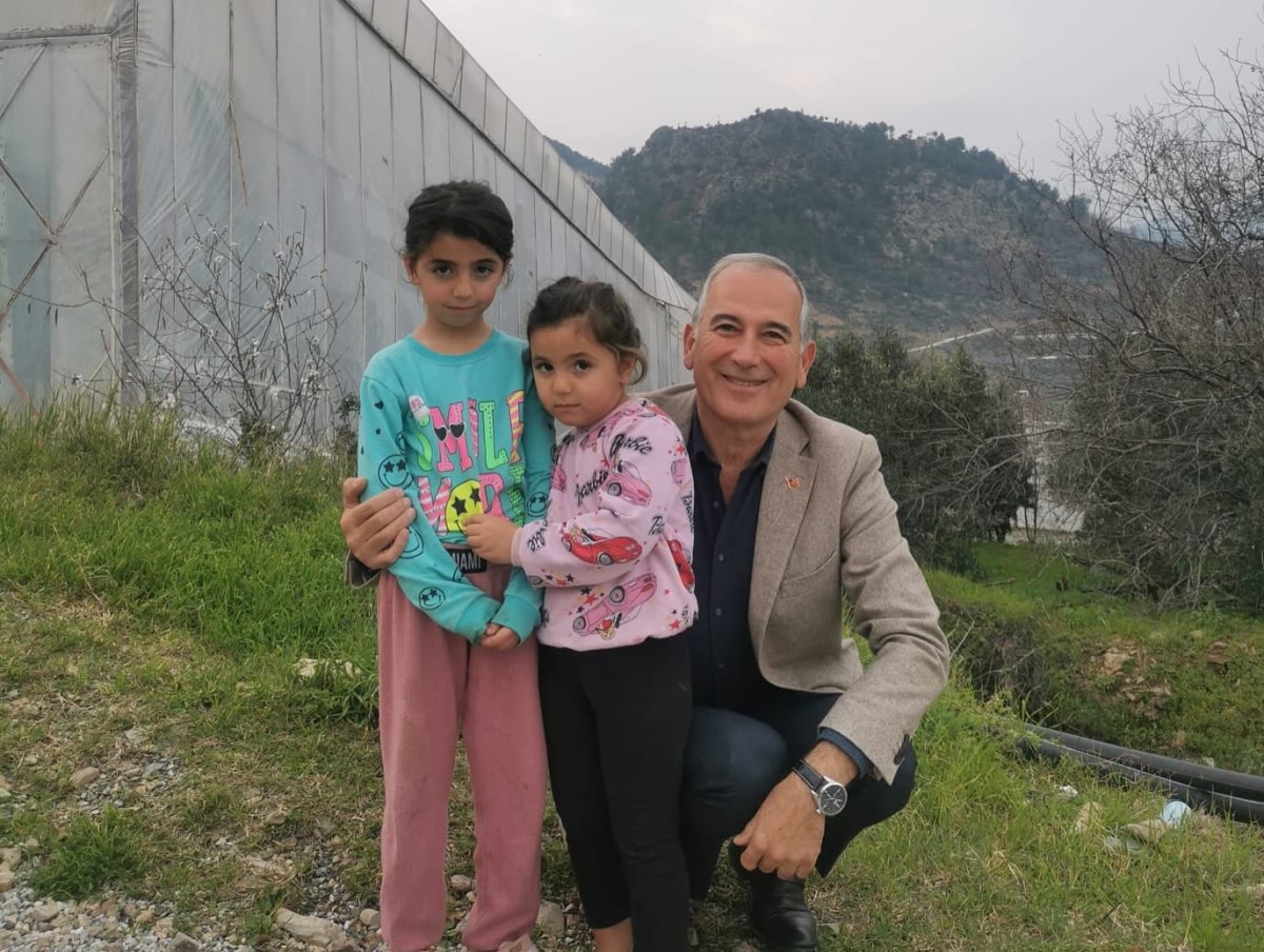 CHP Anamur Belediye Başkan Adayı Durmuş Deniz Gönüller kazanmaya devam ediyor.