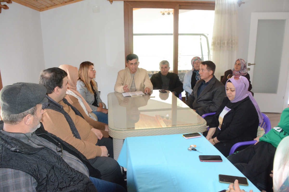 Esentepe Mahallesi Muhtar Adayı Yahya ALTUN Ekibiyle Birlikte Seçim Stratejilerini Belirledi.