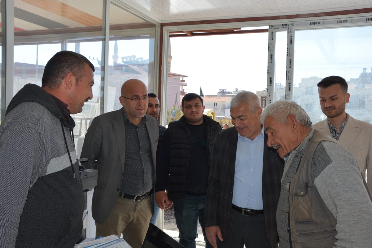 ÇETİNKAYA Esnafları ziyaret ederek, Onlarla Kucaklaşmaya Devam Ediyor..