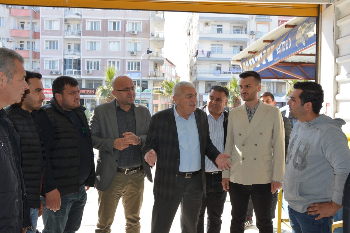 ÇETİNKAYA Esnafları ziyaret ederek, Onlarla Kucaklaşmaya Devam Ediyor..