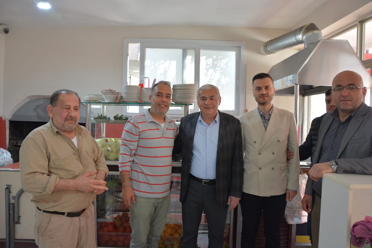 ÇETİNKAYA Esnafları ziyaret ederek, Onlarla Kucaklaşmaya Devam Ediyor..
