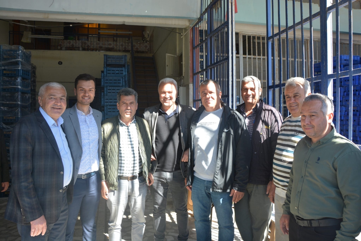 ÇETİNKAYA Esnafları ziyaret ederek, Onlarla Kucaklaşmaya Devam Ediyor..