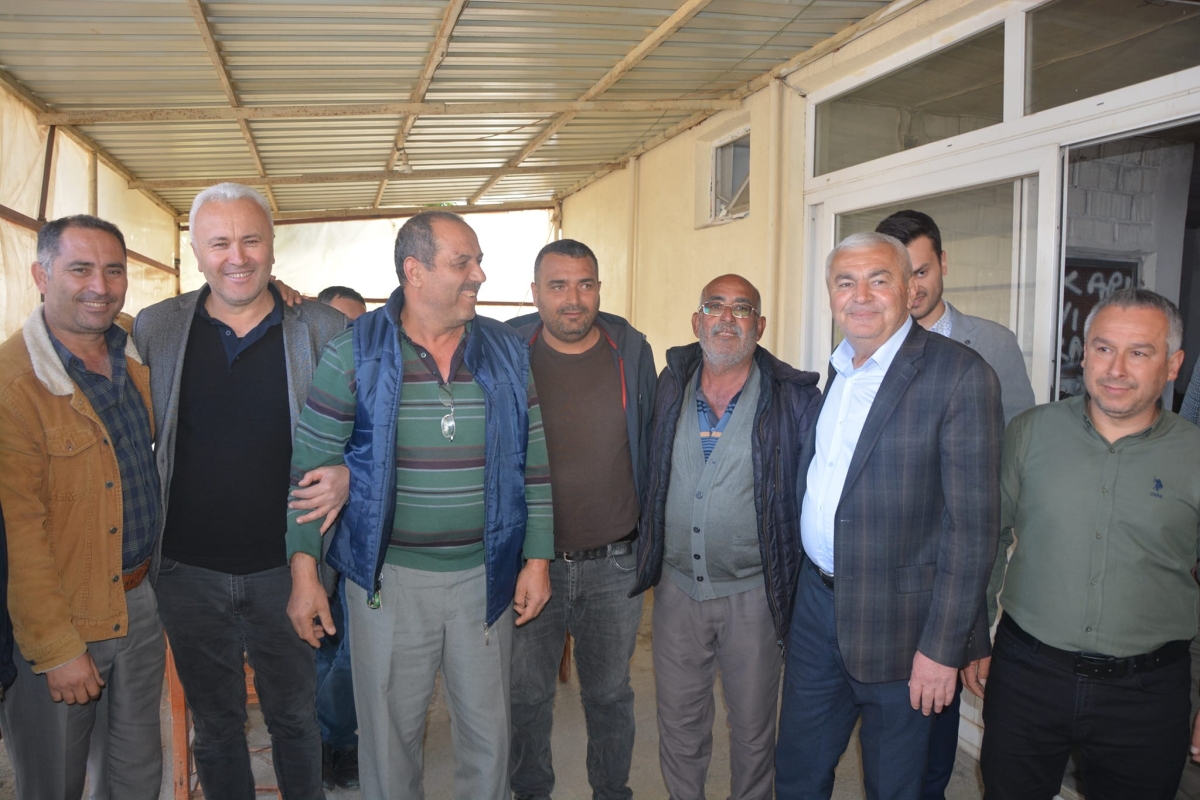 ÇETİNKAYA Esnafları ziyaret ederek, Onlarla Kucaklaşmaya Devam Ediyor..