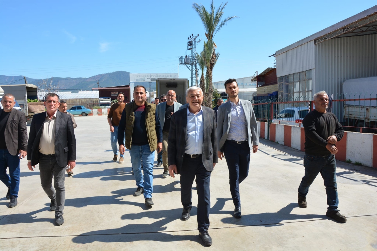 ÇETİNKAYA Esnafları ziyaret ederek, Onlarla Kucaklaşmaya Devam Ediyor..