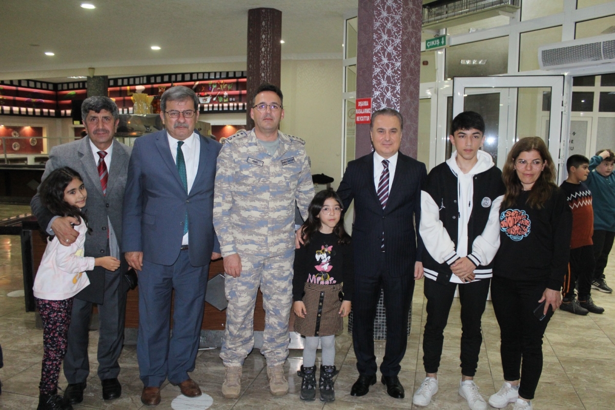 Dünya Yetimler Günü Dolayısıyla Kaymakam Bozdemir İftar Yemeği Verdi.