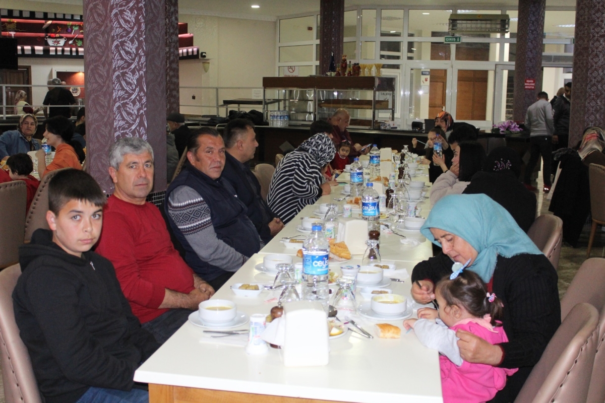 Dünya Yetimler Günü Dolayısıyla Kaymakam Bozdemir İftar Yemeği Verdi.