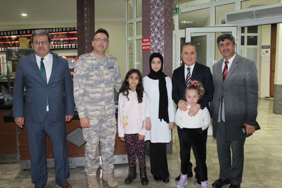 Dünya Yetimler Günü Dolayısıyla Kaymakam Bozdemir İftar Yemeği Verdi.