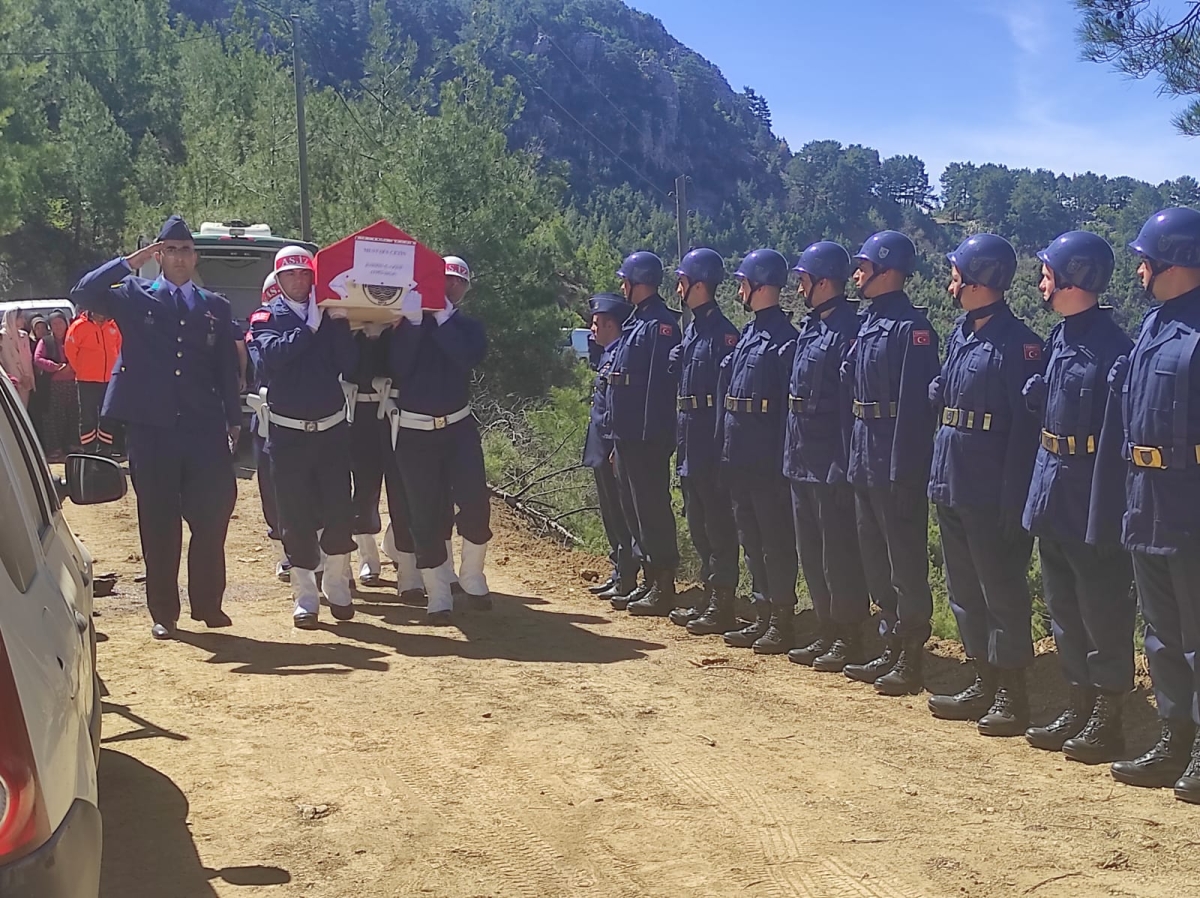 Kıbrıs Gazisi Mustafa Çetin’in Cenazesi Anamur’da Askeri Törenle Toprağa Verildi.